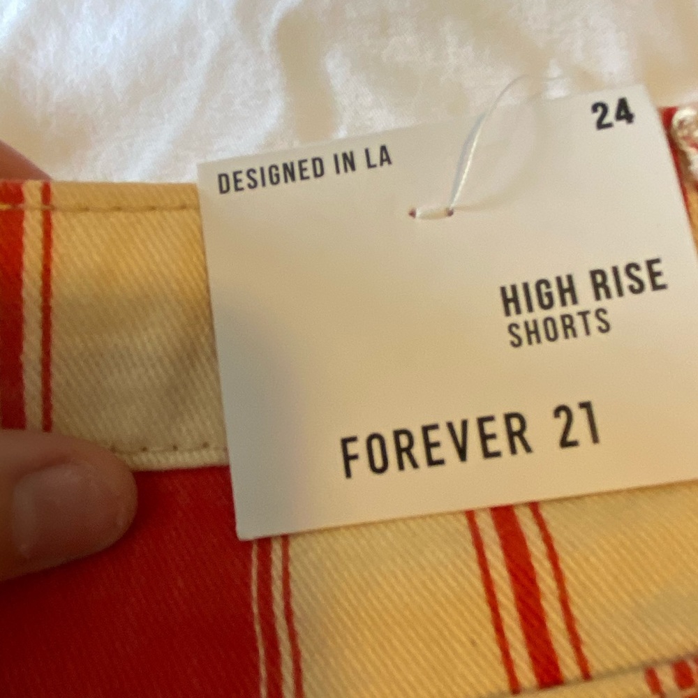 Shorts - Picture 3 of 5